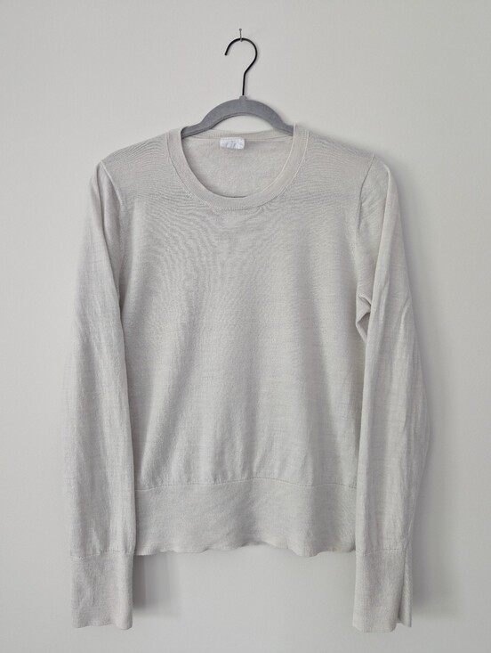 GAP Sweaters - GAP Crewneck Pullover Sweater in Extra Fine Merino Wool in Silver Grey